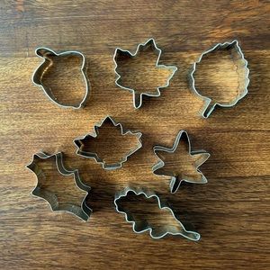 The Purple Puma Leaves of Autumn Cookie/Pastry Cutters